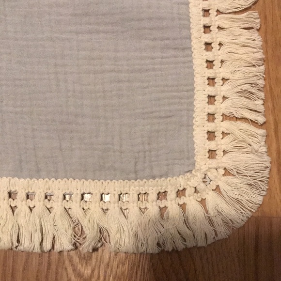 Newborn baby blanket - Muslin swaddle - fringe - Picture 4 of 7